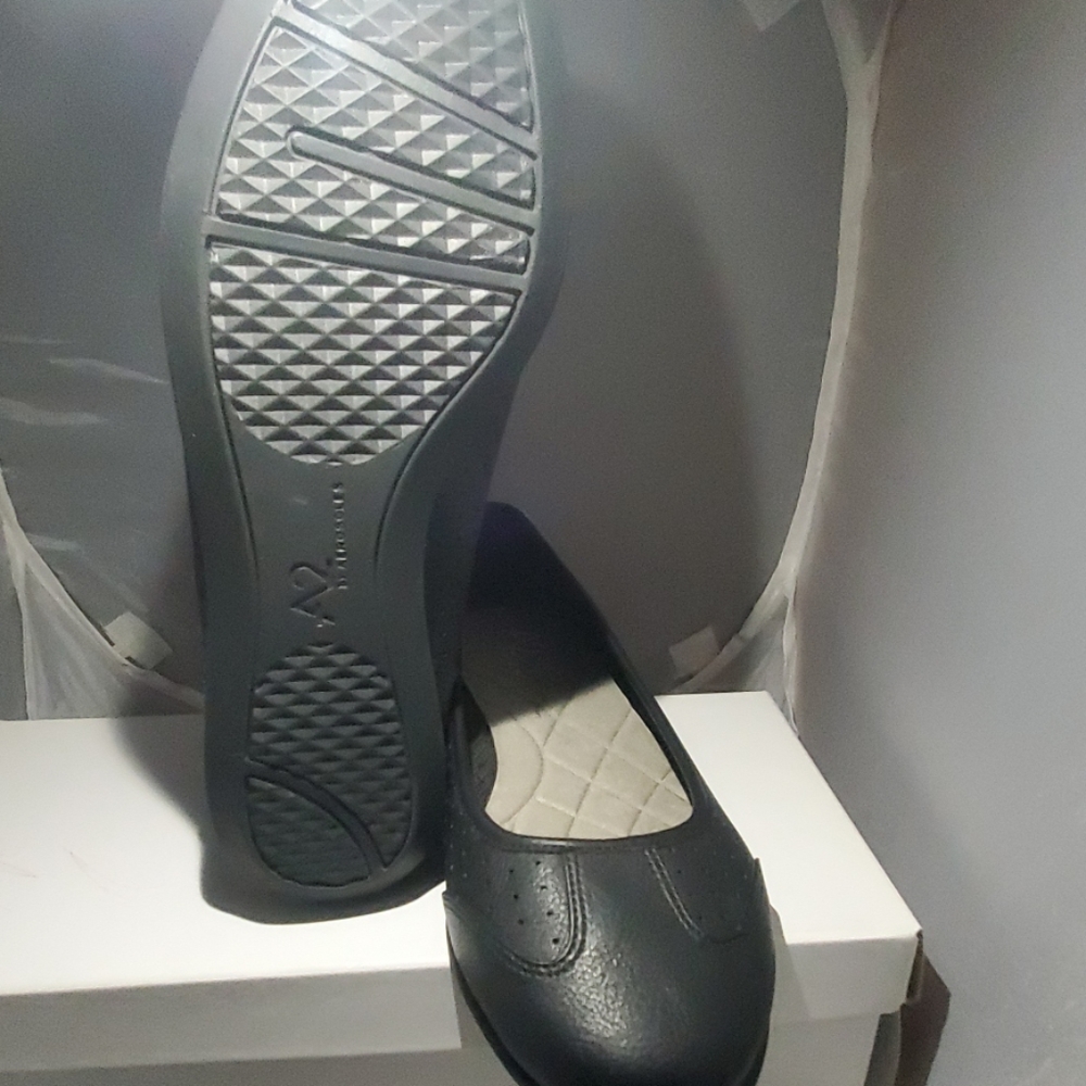 Aerosoles women's black slip-on shoes